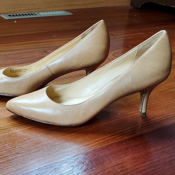 Cole Haan Beige Leather Heels Size 6B - Picture 7 of 16